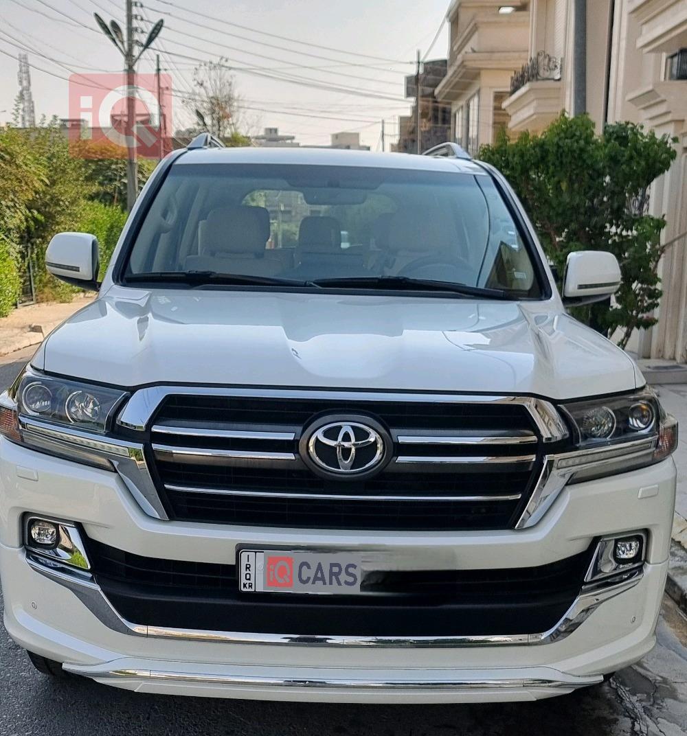 تۆیۆتا لاند کروزەر